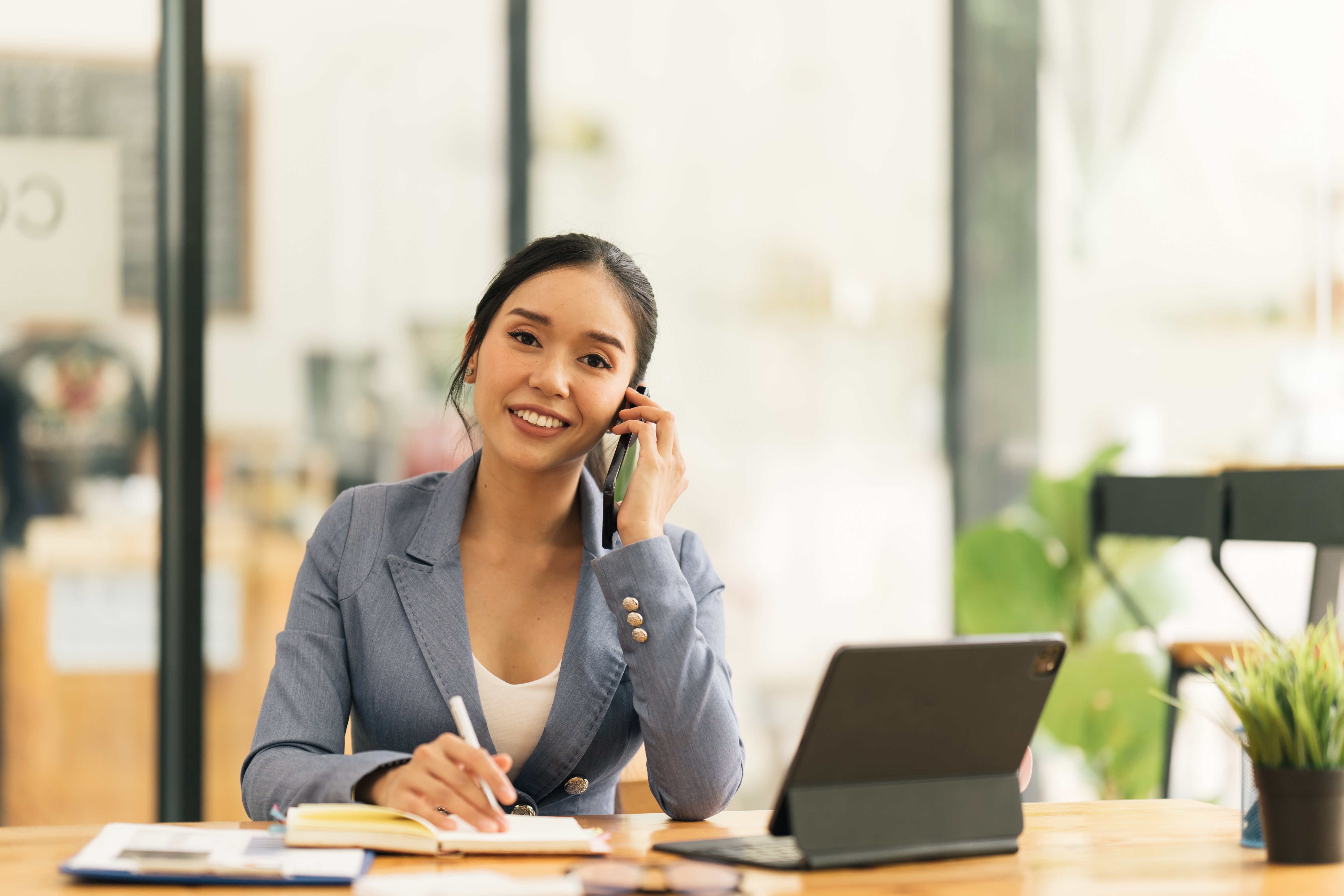 vecteezy_asian-businesswoman-in-formal-suit-in-office-happy-and_7389490