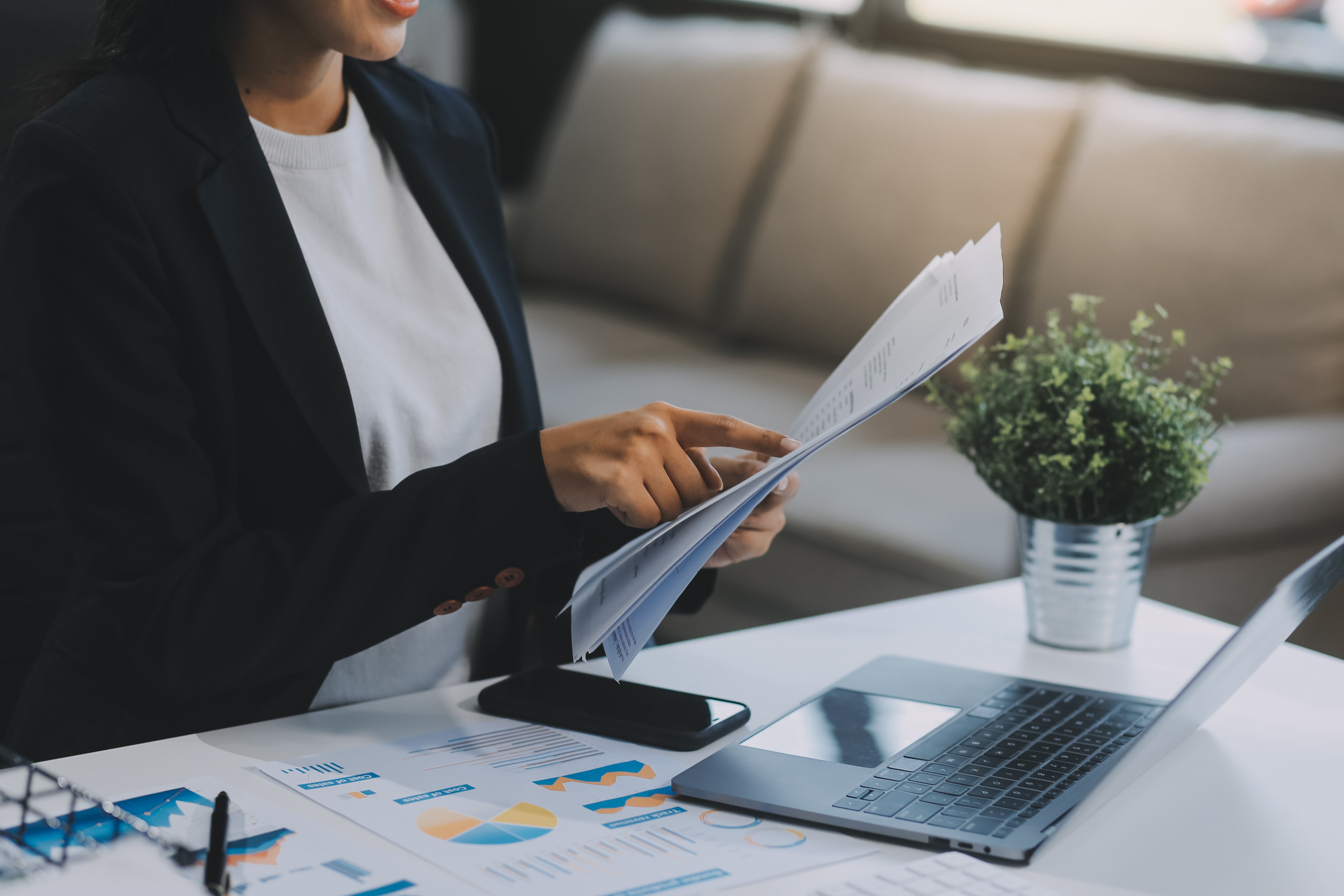 vecteezy_confident-millennial-indian-female-business-analyst_44785216